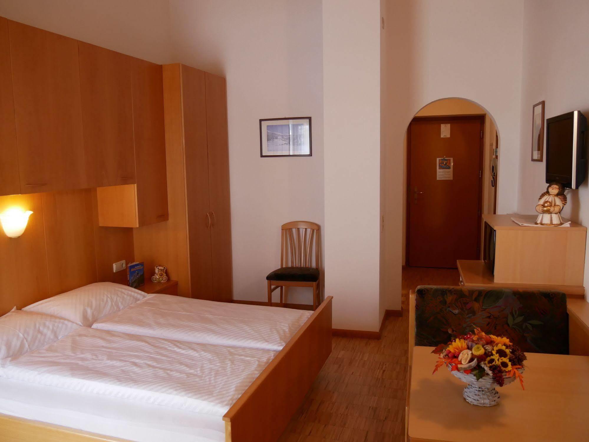 Appartmenthotel Residence Elvis Ortisei Kültér fotó